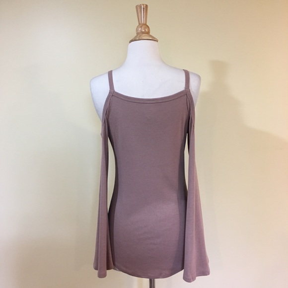 Mauve Bell Sleeve Cold Shoulder Shirttail Hem Top - Picture 5 of 5